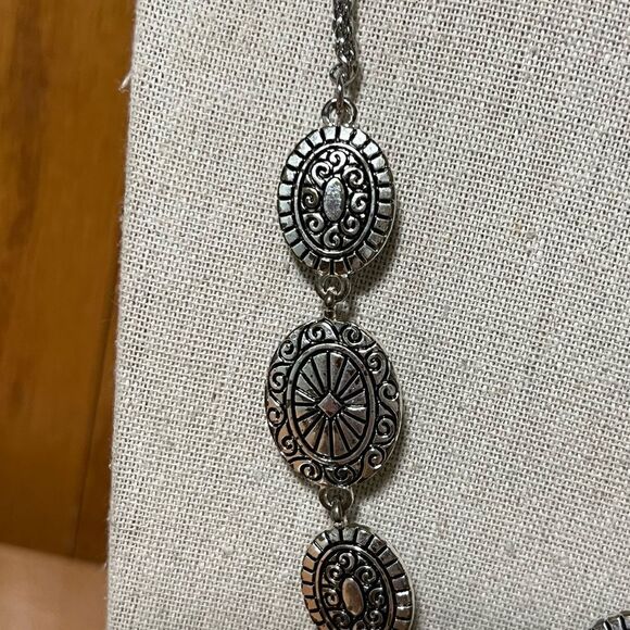 NWT Scroll by Dillard’s Reversible Elegant Black & Silver Necklace #J3 - Picture 8 of 9